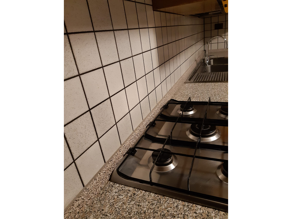 Alzatina per piano cucina 4 metri in alluminio sagomata rivestita con guarnizione varie finiture | Volpato - immagine 23